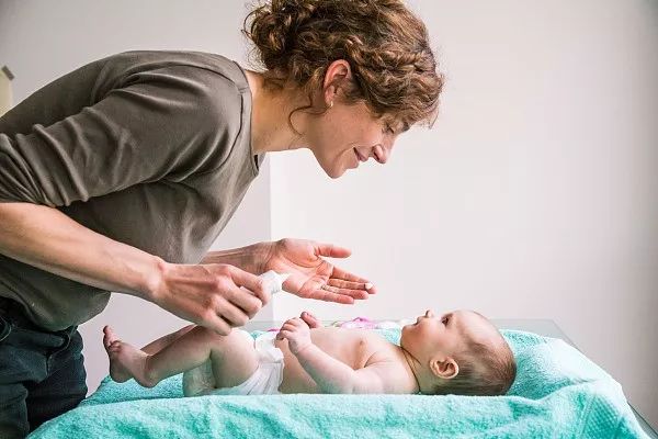 宝宝湿疹反反复复就是不好,宝宝湿疹反反复复就是好不了