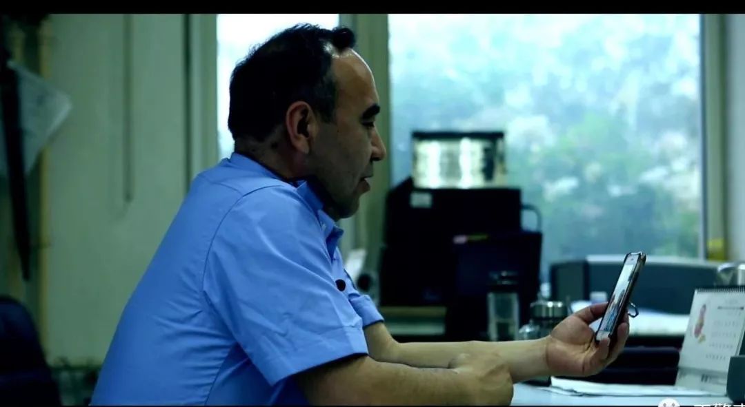 维吾尔族大叔：我在北京当警察！