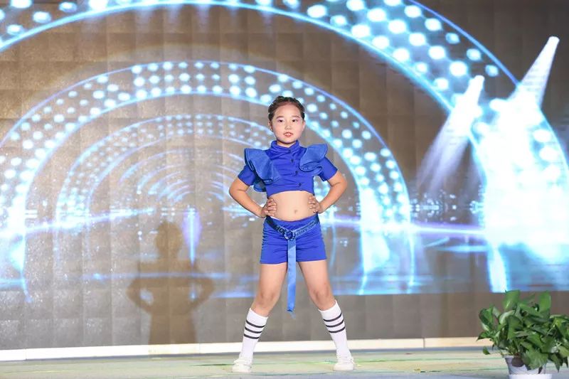 辉煌70载，娃娃送华章——我区举行喜迎建国七十周年消夏晚会