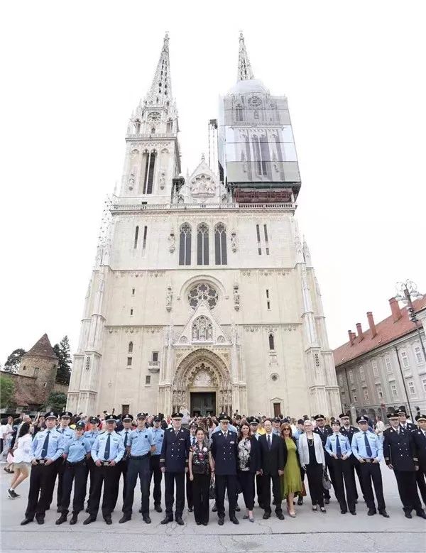 骄傲!8名扬州警察现身克罗地亚,惊艳亮相世界舞台