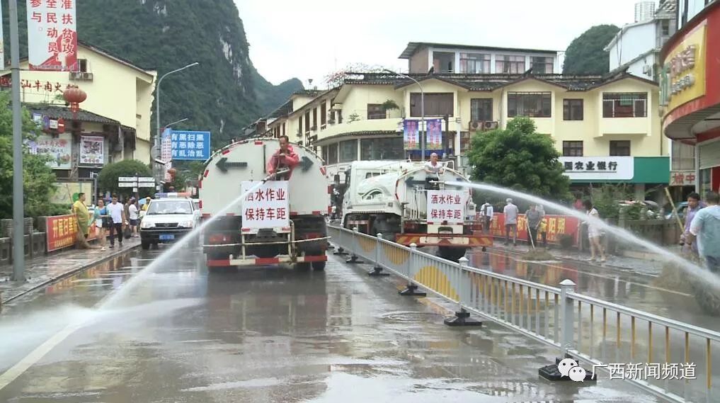 被洪水淹没的阳朔,暴雨过后的阳朔西街