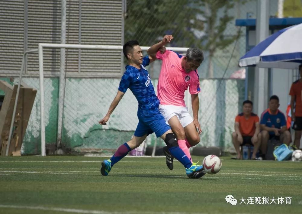 「足球倾城·大连市业余足球联盟会员巡礼」连理17足球队尽情挥洒绿茵场，不以胜负论英雄