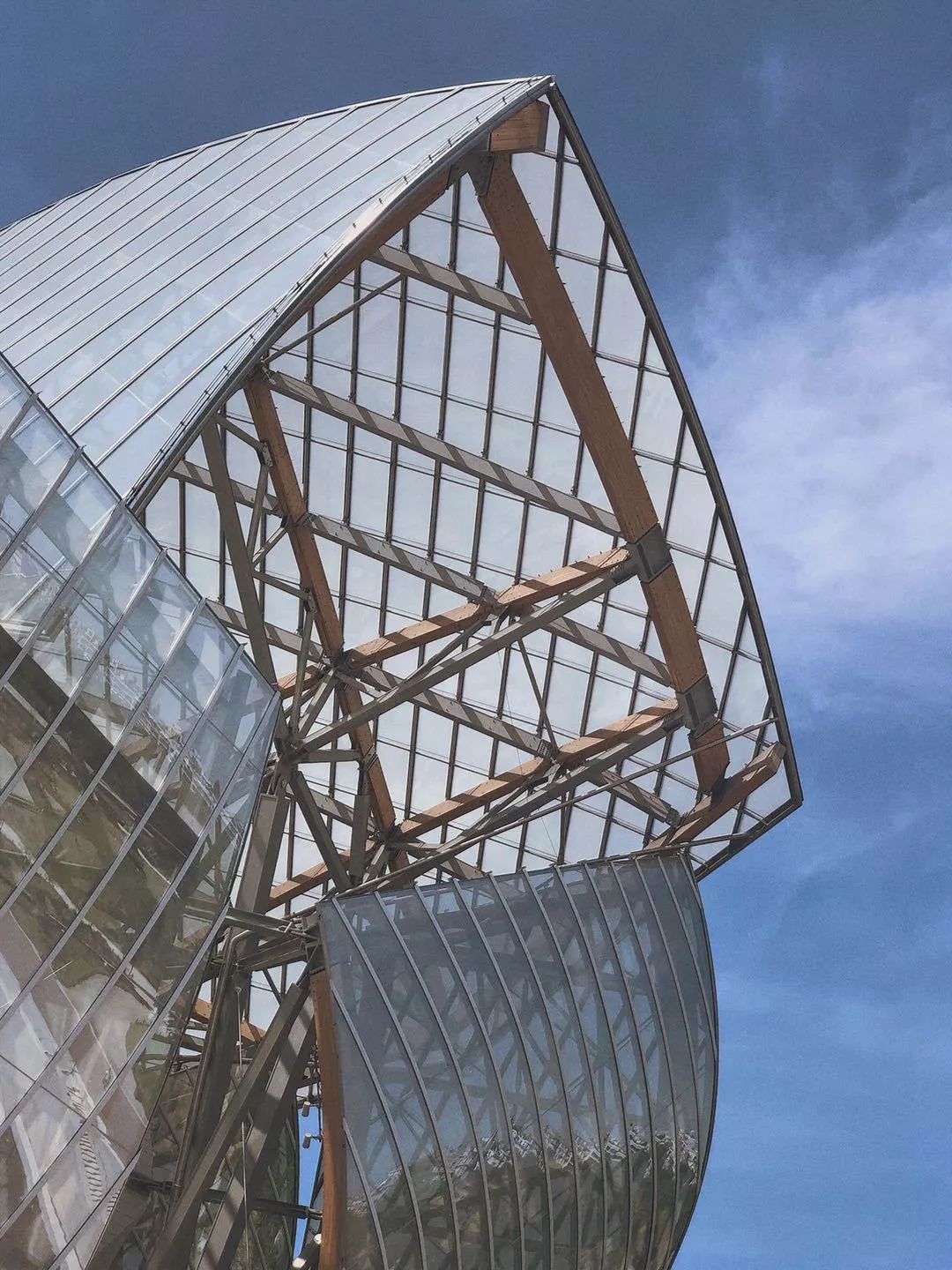 走出成都｜幸运的人，才可以在巴黎自由迷失