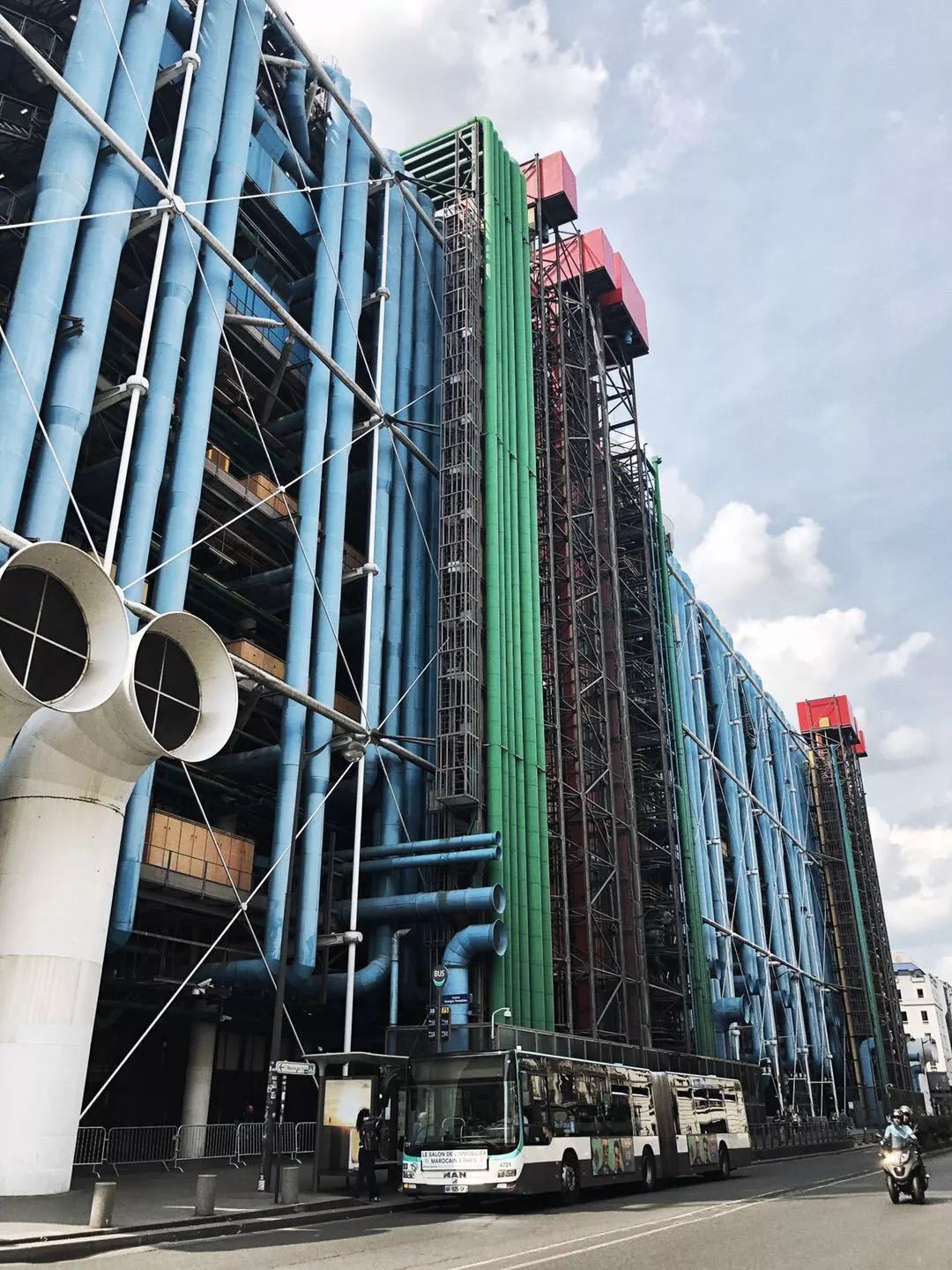 走出成都|幸运的人,才可以在巴黎自由迷失