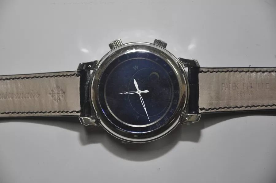 这块贪官的手表起拍价720万元！原价更是上千万