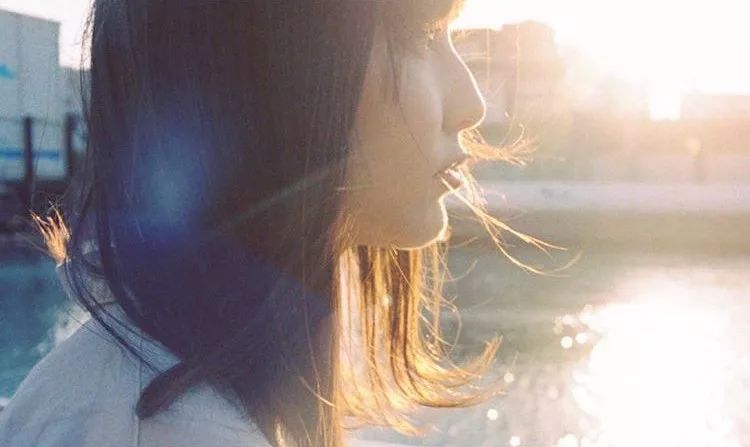 这样拍背影真的太好看了,怎样拍侧脸好看霸气