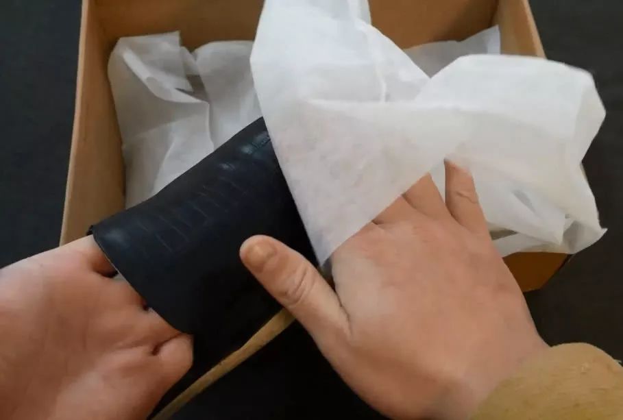 鞋盒里的那层白布有什么用,买了20多年的鞋子