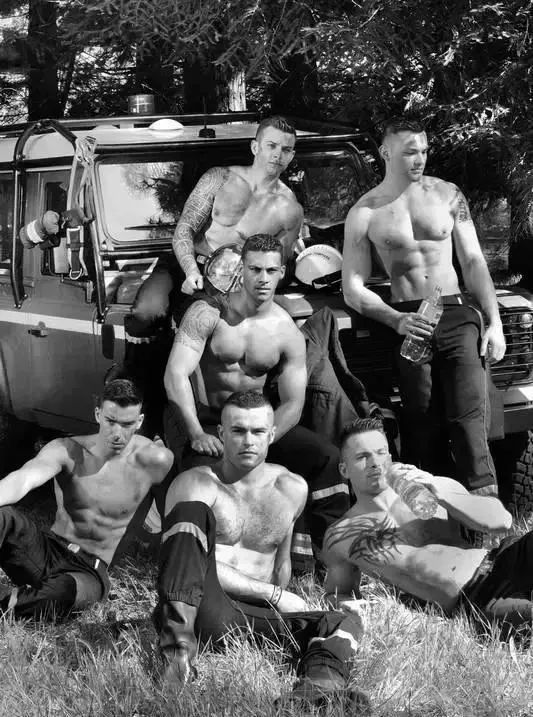 消防员才是人们心目中真正的超人,万能的消防员比什么都有安全感