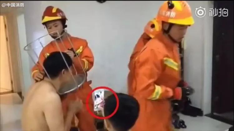 消防员才是人们心目中真正的超人,万能的消防员比什么都有安全感