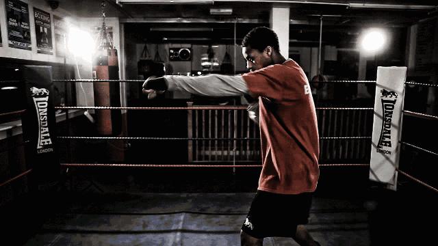 拳击击打发泄球训练视频,暴汗拳击减肥操