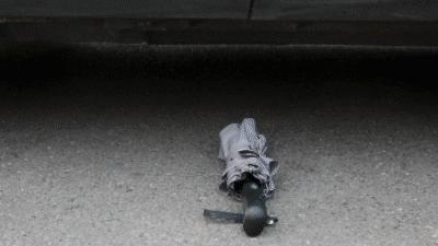 能抗8级大风和车压的暴风伞测评,硬汉级暴雨伞