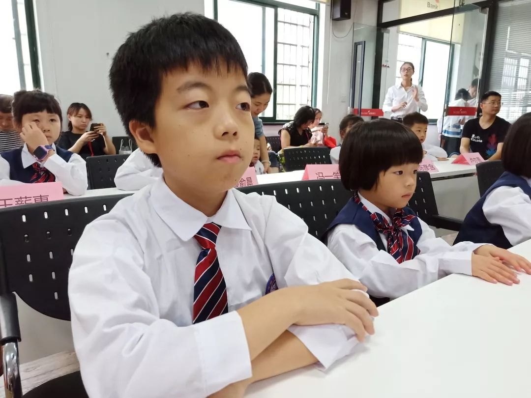 暑假银行活动,青少年暑假实践活动进银行简报