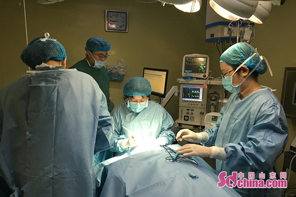 烟台山医院为一老人顺利切除面部的恶性肿瘤