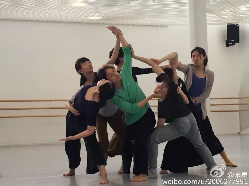 她28岁变性,父亲被嘲笑“这是你儿子还是女儿?”,一句话回应暖哭了...