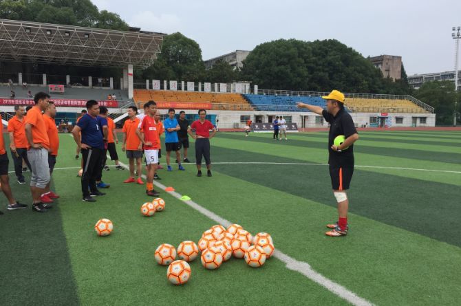 国家级校园足球专项培训小程序,青少年足球培训招生简章