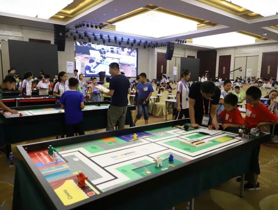 世界青少年机器人奥林匹克竞赛,机器人科技馆夏令营活动