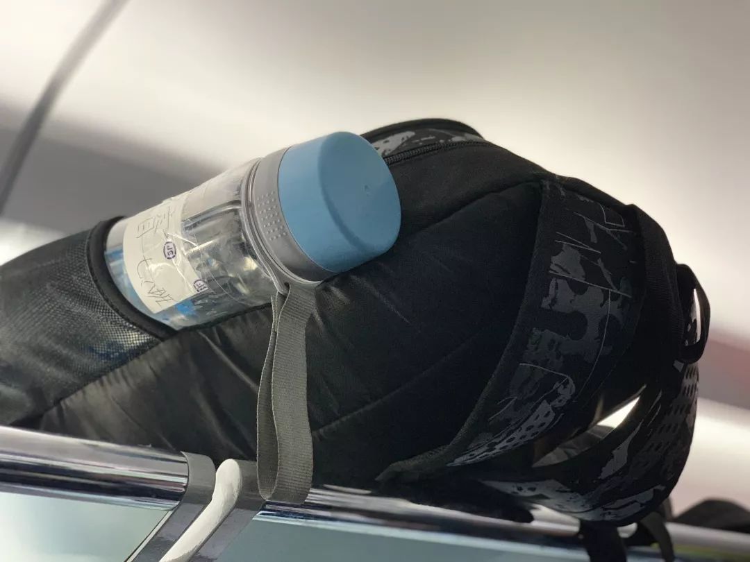 高铁上行李可以放在什么地方,高铁上带行李物品的规定