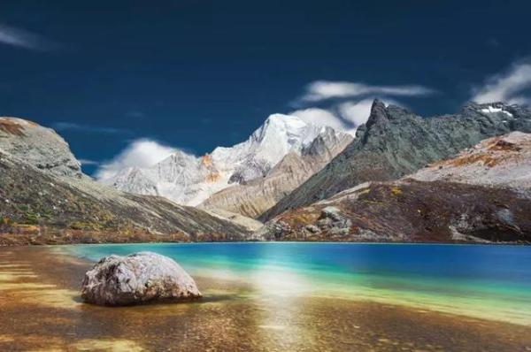 暑假游稻城亚丁多少钱,暑假稻城亚丁全国性免费开放