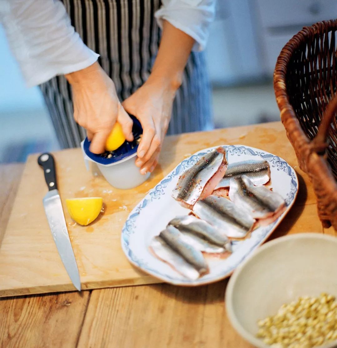 世界第一臭的食物,挑战世界最臭食物瑞典鲱鱼