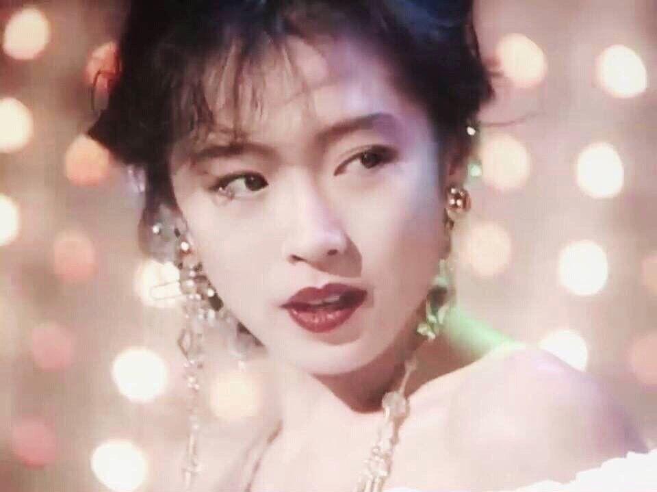 在新人选秀节目里，我看到了一位复古歌姬