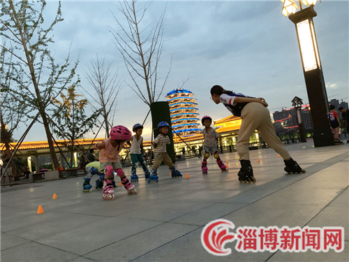 刚学的广场舞美美哒,一支欢快的广场舞美美哒