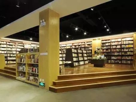 都上央视了！大学校园书店怎么突然这么火？