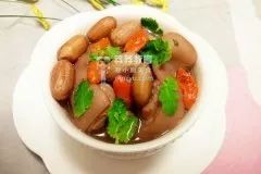 催乳花生猪蹄汤的做法,花生猪蹄煲简单做法