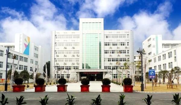 漯河市第二实验中学校长,漯河市第二实验中学报名时间