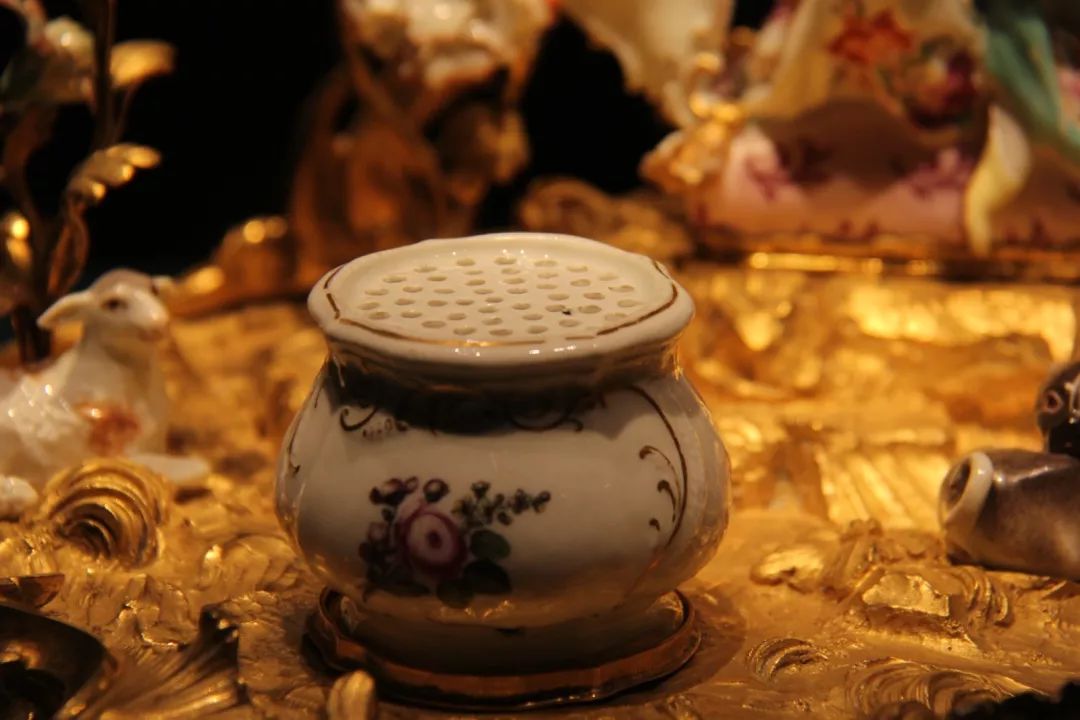 展览|励志史:“模仿”景德镇逆袭成“欧洲第一名瓷”