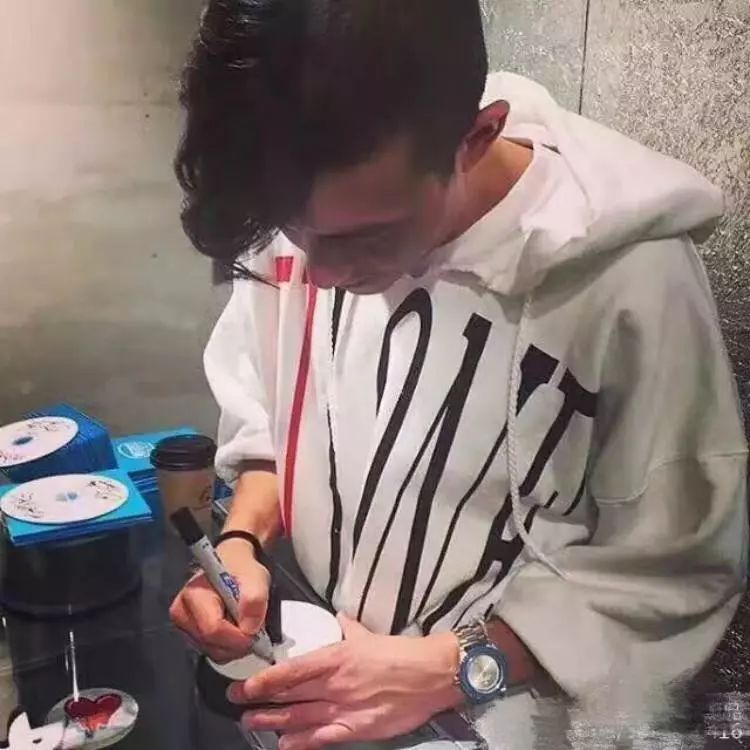 aj1low黑白黑红脚趾搭配,aj4酷灰脚感怎么样