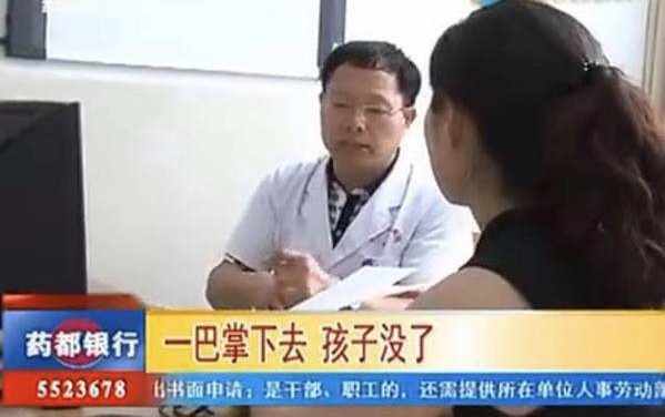 妈妈一巴掌娃秒怂,妈妈一巴掌下去孩子就没了视频
