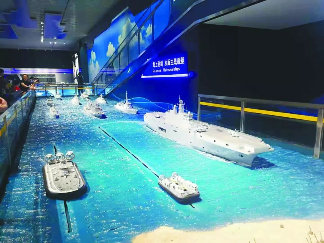 解放军以前的军装和现在的军装,6分钟看懂解放军装备变迁