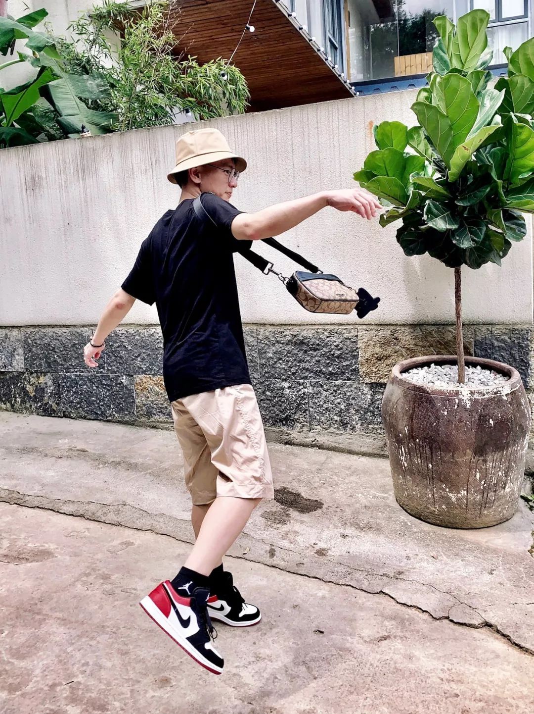 aj1和yeezy满天星,aj和yeezy哪个更容易受欢迎