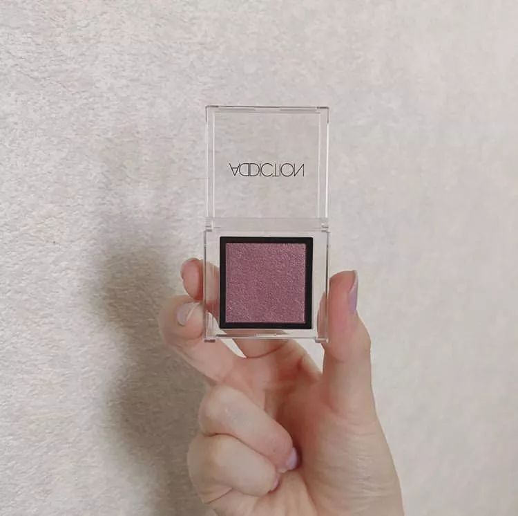 这些美妆潮品你最想拿走哪一个,这些网红化妆品还能用吗