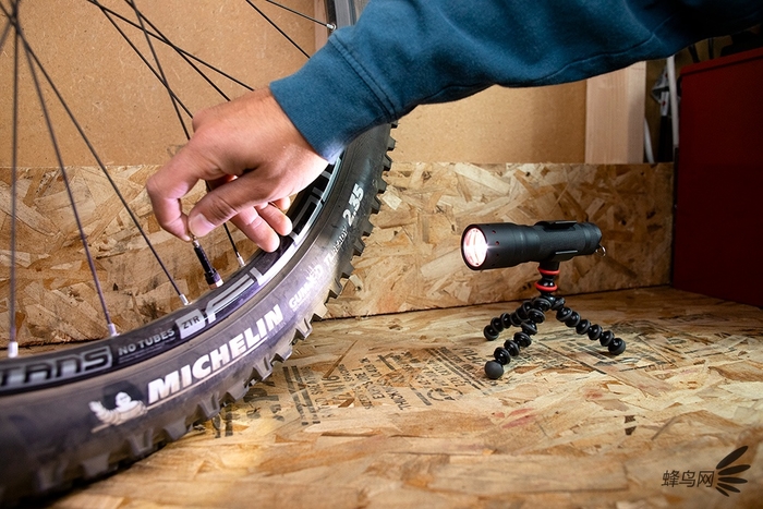 轻便便携式三脚架推荐,轻便可折叠三脚架