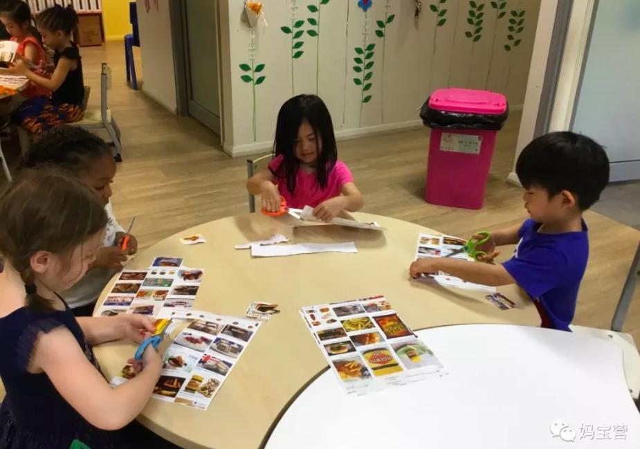 一个月花五万元，中国姥姥加入海外幼儿园陪读大军