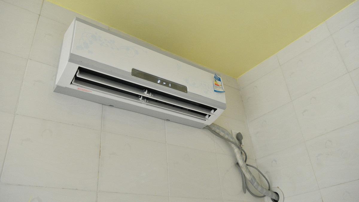 fujitsu空调内机漏水怎么修,空调漏水了用什么方法可以解决