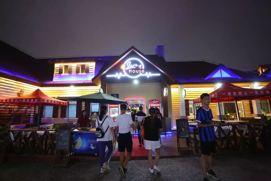 西海岸金沙滩啤酒城,西海岸啤酒城音乐餐吧