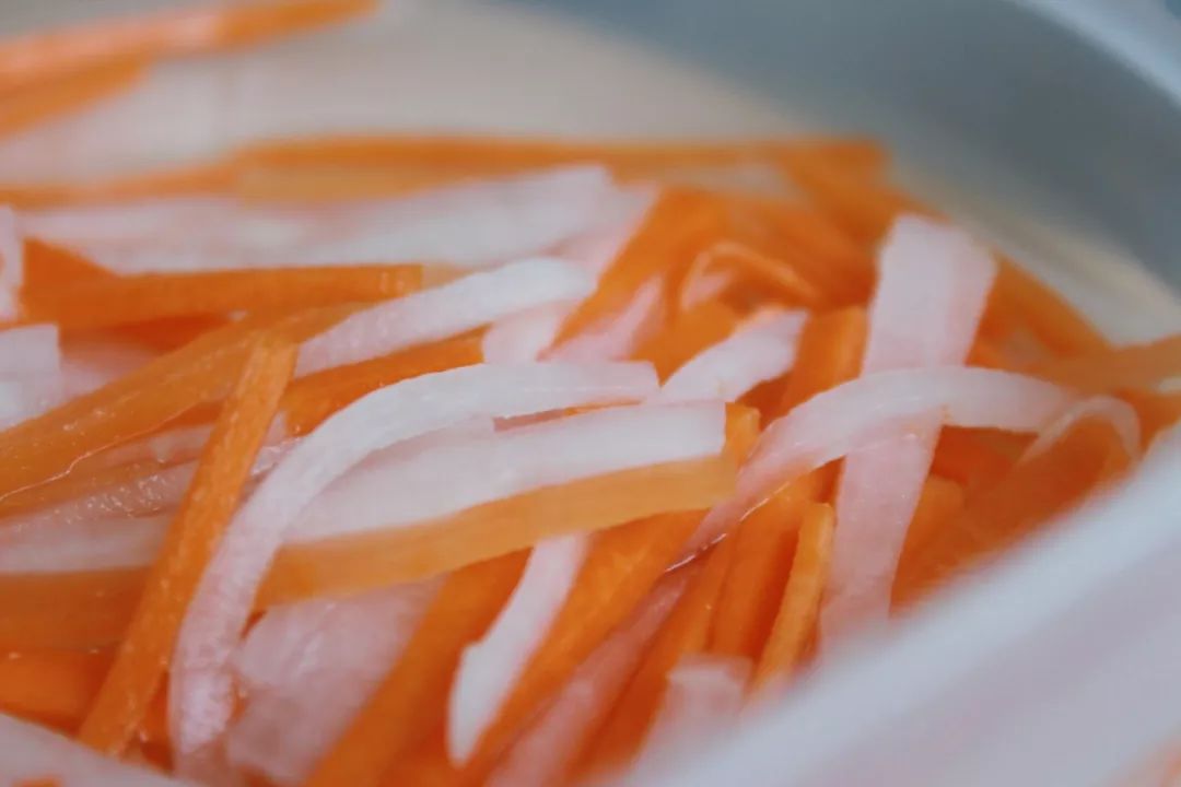 网购越南土特产|炼奶冰咖法包猪肝酱扎肉春卷虾片，一个下午茶全都拥有