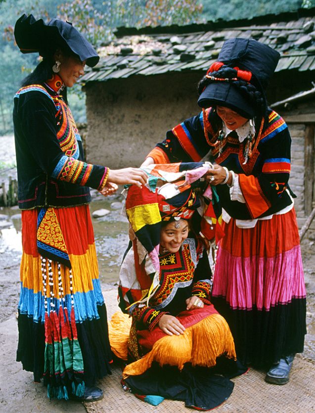 彝族服饰凉山型,凉山彝族地区服饰有哪些