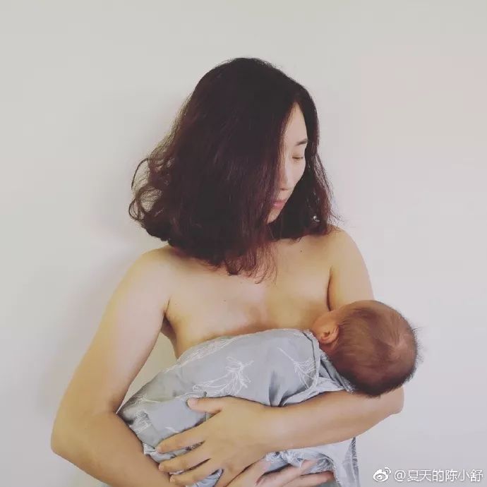 如何看待公共场所喂养母乳,公共场所母乳喂养的利与弊