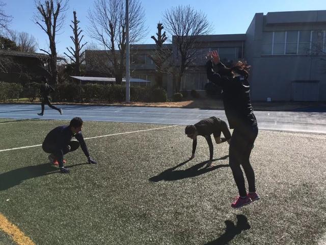 平板支撑可以练腹直肌吗,平板支撑每天练多久合适