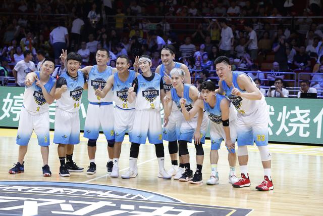 周杰伦林书豪合拍,周杰伦林书豪友谊赛昆凌现身