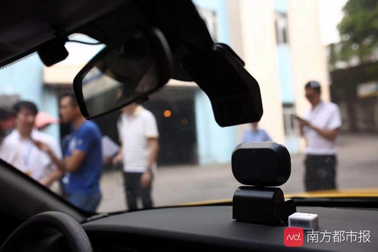 广州智能出租车,广州新型出租车警示