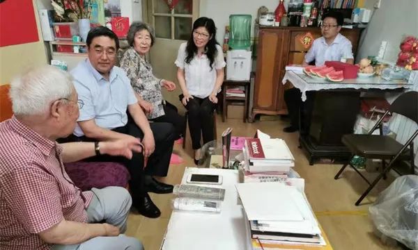 不忘初心牢记使命慰问老干部,不忘初心牢记使命看望老红军