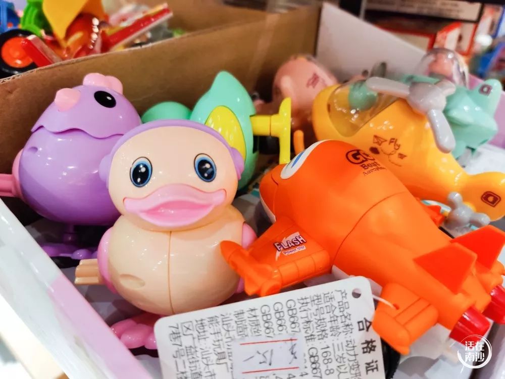 鍗楁矙鏂板崕涔﹀簵,鍗楁矙鍖烘渶澶х殑鏂板崕涔﹀簵