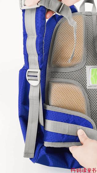 背书包驼背怎么纠正,小孩背书包导致驼背怎么矫正