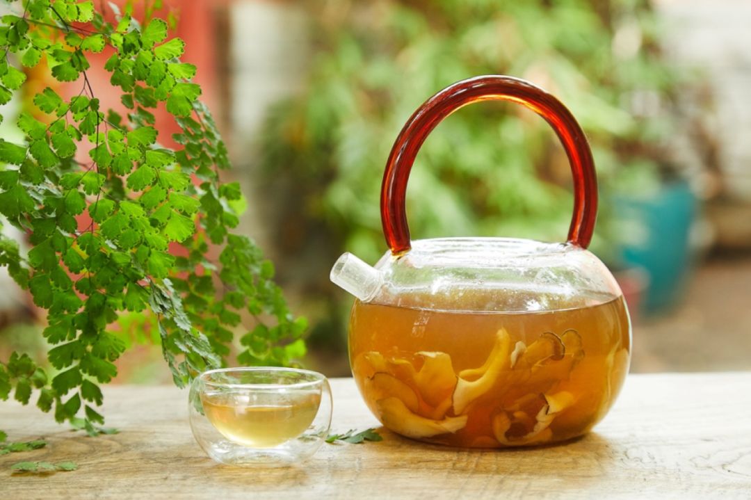 蘑菇鲜嫩,鲜嫩美味的蘑菇浓汤