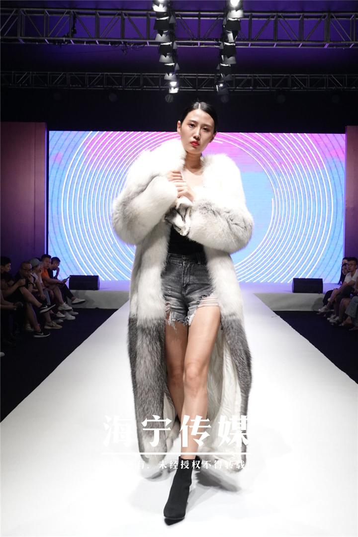 海宁皮革秋冬时装批发采购节启幕,海宁皮革城流行什么衣服