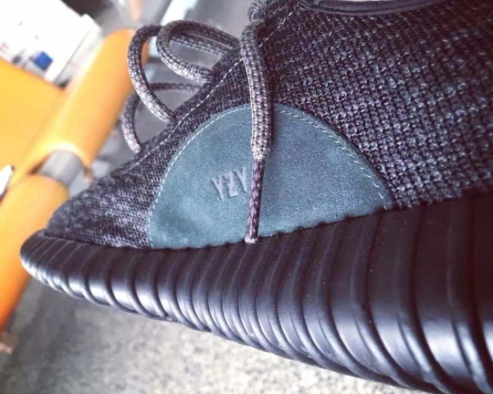 球鞋疯涨会降价回来吗,疯狂的鞋子一双潮鞋两年涨价45倍